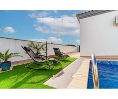 ESTECTACULAR CHALET CON PISCINA