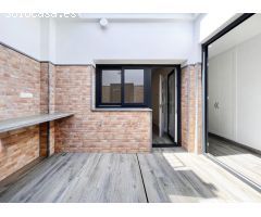IMPRESIONANTE CASA CON AMPLIO GARAJE Y AZOTEA CON ALTAS CALIDADES