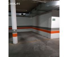 Amplia plaza de parking