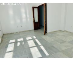 Piso de 3 dormitorios con patio en el Centro de la ciudad