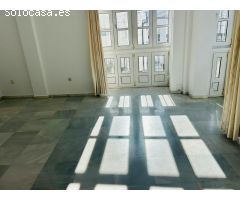 Piso de 3 dormitorios con patio en el Centro de la ciudad