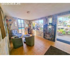 Chalet con piscina y apartamentos en Pinar de los Franceses