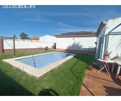 Chalet URBANO de 5 dormitorios y piscina en Los Gallos