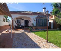 Chalet URBANO de 5 dormitorios y piscina en Los Gallos