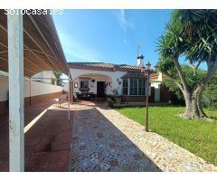 Chalet URBANO de 5 dormitorios y piscina en Los Gallos