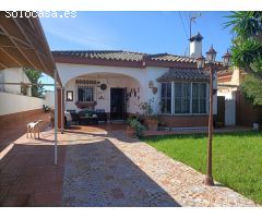 Chalet URBANO de 5 dormitorios y piscina en Los Gallos