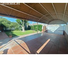 Chalet URBANO de 5 dormitorios y piscina en Los Gallos