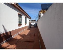 Chalet URBANO de 5 dormitorios y piscina en Los Gallos