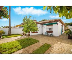Chalet con piscina en Costa Sancti Petri