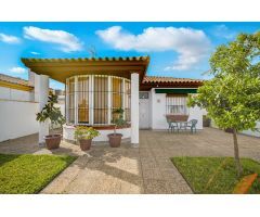 Chalet con piscina en Costa Sancti Petri