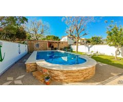 Chalet con piscina en Costa Sancti Petri