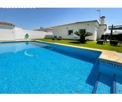 Chalet con piscina en el Pago Melilla