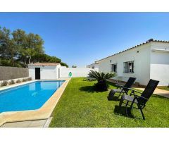 Chalet con piscina en el Pago Melilla