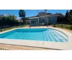 Chalet de 3 dormitorios y piscina en Costa Sancti Petri