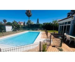 Chalet de 3 dormitorios y piscina en Costa Sancti Petri