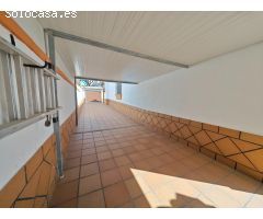 A 800 metros de la playa de La Barrosa, en la Urbanización Doña Violeta.