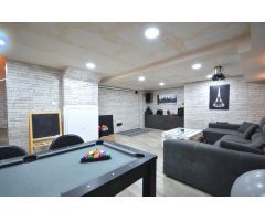 Preciosa adosada de  4 dormitorios, completamente reformada, 3 plantas,  patios delantero y trasero