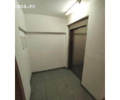 Se vende piso en Sant Andreu de la Barca (Barcelona).