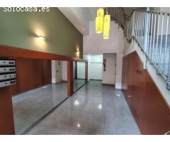 Se vende piso en Sant Andreu de la Barca (Barcelona).