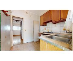 Se vende piso en Castelldefels (Barcelona).
