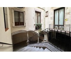 Se vende dúplex en Ciutat Vella/Santa Caterina (Barcelona).