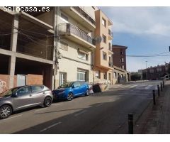 Se vende Casa Adosada en Calle Gorgonçana 17 en Esparreguera (Barcelona).