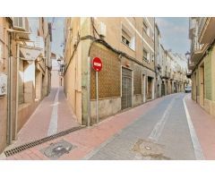 Se vende Casa Independiente en Calle Dalt 1 de Olesa de Montserrat (Barcelona).