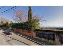 Se vende Chalet en Calle de las Lilas 17 de Esparraguera (Barcelona).