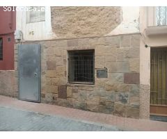 Se vende Casa Independiente en Calle Santa Oliva 75 en Olesa de Montserrat (Barcelona).