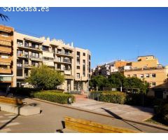 Se vende piso ubicado en Cornellà de Llobregat (Barcelona).