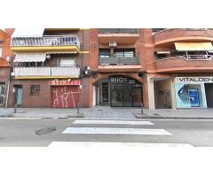 Se vende local  CON  ANEXO DE DOS TERRAZAS en Viladecans (Barcelona)