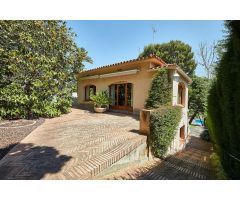 Chalet con encanto, vistas al mar y jardín privado en el centro de Tiana