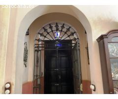 Casa en pleno Nervión, tranquila y a un paso del metro