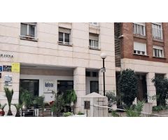 LOCAL COMERCIAL EQUIPADO PARA PELUQUERÍA, EN ALQUILER