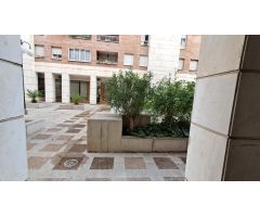LOCAL COMERCIAL EQUIPADO PARA PELUQUERÍA, EN ALQUILER