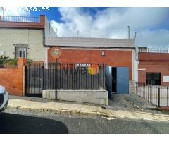 CASA EN LA PUEBLA DEL RÍO