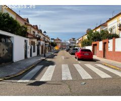 Magnífica casa pareada en esquina, ubicada a tan solo 10 minutos del centro de Sevilla.