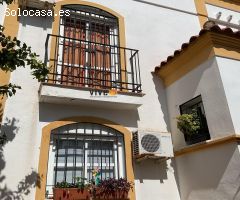 Magnífica casa pareada en esquina, ubicada a tan solo 10 minutos del centro de Sevilla.