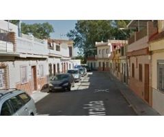 ADOSADO OCUPADO, a la venta en Guillena