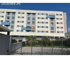 VPO CON DOS PLAZAS DE GARAJE Y TRASTERO EN EDIFICIO SIRIO. PISCINA, ZONAS COMUNES Y PISTAS DE PADEL