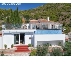 VENTA VILLA INDEPENDIENTE Y APARTAMENTO EN URB VALTOCADO MIJAS