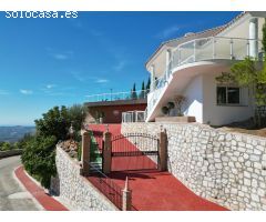 VENTA VILLA INDEPENDIENTE Y APARTAMENTO EN URB VALTOCADO MIJAS