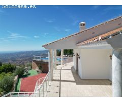 VENTA VILLA INDEPENDIENTE Y APARTAMENTO EN URB VALTOCADO MIJAS