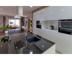 VENTA VILLA INDEPENDIENTE Y APARTAMENTO EN URB VALTOCADO MIJAS