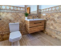 VENTA VILLA INDEPENDIENTE Y APARTAMENTO EN URB VALTOCADO MIJAS
