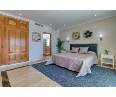 VENTA VILLA INDEPENDIENTE Y APARTAMENTO EN URB VALTOCADO MIJAS