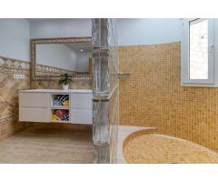 VENTA VILLA INDEPENDIENTE Y APARTAMENTO EN URB VALTOCADO MIJAS