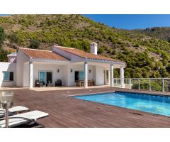 VENTA VILLA INDEPENDIENTE Y APARTAMENTO EN URB VALTOCADO MIJAS