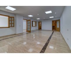 VENTA VILLA INDEPENDIENTE Y APARTAMENTO EN URB VALTOCADO MIJAS