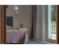 VENTA VILLA INDEPENDIENTE Y APARTAMENTO EN URB VALTOCADO MIJAS